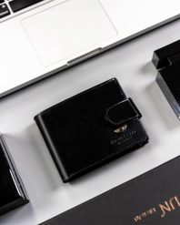 Portfel męski PETERSON PTN 22302L-VT czarny. Czarne portfele Peterson, bez wzorów. Za 80.00 zł.