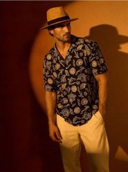 Wiskozowa koszula z motywem morskim - granatowy. Niebieskie koszule Sinsay, l, bez wzorów, z wiskozy, bez kołnierzyka, bez ramiączek. Za 39.99 zł.