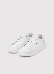 PAKO LORENTE – Białe sneakersy męskie z logo PL. Białe buty sportowe casual Pako Lorente, bez wzorów, bez zapięcia. Za 199.99 zł.