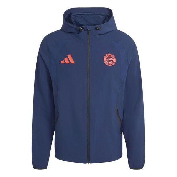 Kurtka przeciwdeszczowa Bayern Monachium Tiro 2026/27. Niebieskie kurtki Adidas, xs, bez wzorów, z tkaniny, bez kaptura. Za 388.00 zł.