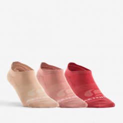 Skarpety sportowe tenis Artengo RS160 krótkie 3 pary. Czerwone skarpetki sportowe ARTENGO, bez wzorów, z bawełny. Za 29.99 zł.