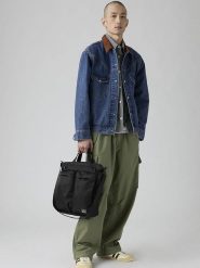 Levi's Torebka w kolorze czarnym - 30 x 36 x 10 cm rozmiar: onesize. Czarne torby na ramię Levi's®, bez wzorów, z materiału, na ramię, małe, bez dodatków. Za 178.98 zł.
