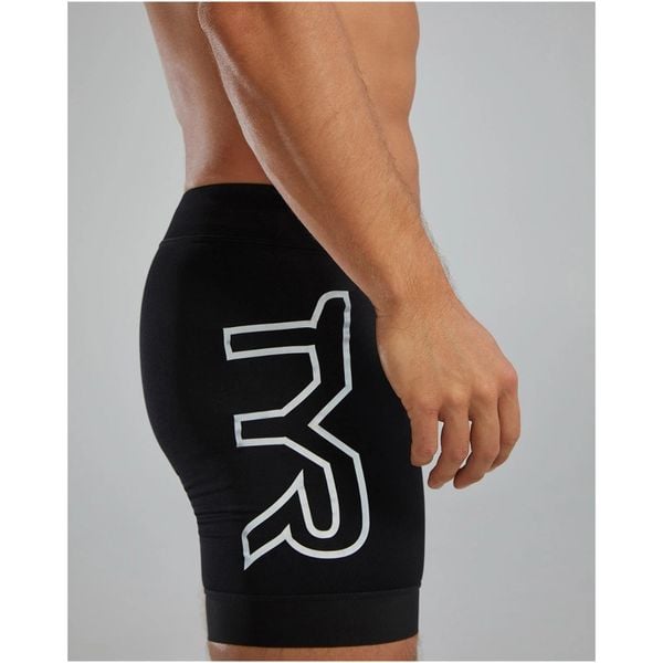 Spodenki męskie TYR Large logo. Czarne krótkie spodenki sportowe TYR, m, bez wzorów. Za 299.99 zł.