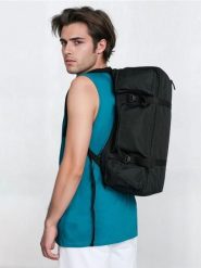 Torba – plecak podróżny 2w1 - czarny. Czarne torby sportowe Sinsay, bez wzorów, małe. Za 69.99 zł.