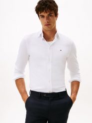 Tommy Hilfiger koszula casual Mężczyźni Slim Fit biały, L. Białe koszule Tommy Hilfiger, l, bez wzorów, z bawełny, bez kołnierzyka, bez ramiączek. Za 329.95 zł.