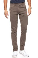 WRANGLER SPODNIE MĘSKIE CHINO TEAK W16LRN455 112127320. Brązowe eleganckie spodnie Wrangler, l, z materiału. W wyprzedaży za 89.99 zł.