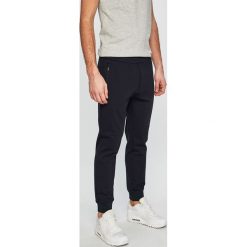 Armani Exchange - Spodnie. Spodnie materiałowe marki Armani Exchange. Za 499.90 zł.