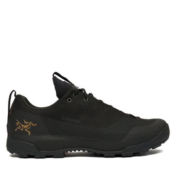 Trekkingi Arc'teryx. Czarne buty trekkingowe Arc'teryx, bez wzorów, bez zapięcia. Za 889.99 zł.