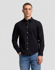 KOSZULA MĘSKA LEE LS CLEAN SHIRT BLACK 112386620. Czarne koszule Lee, m, bez wzorów, bez kołnierzyka, bez ramiączek. Za 169.99 zł.
