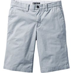 Bermudy chino w delikatny deseń Slim Fit bonprix srebrnoszary z nadrukiem. Eleganckie spodnie marki bonprix. Za 44.99 zł.