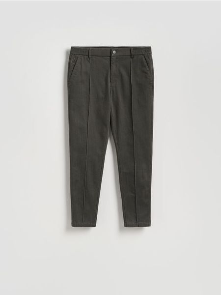 Spodnie jogger z zakładkami - ciemnoszary. Szare joggery i bojówki Reserved, l, bez wzorów, z bawełny. Za 149.99 zł.