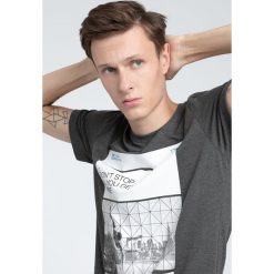 T-shirt męski TSM027 - ciemny szary melanż. T-shirty marki ASICS. W wyprzedaży za 59.99 zł.