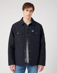 WRANGLER MĘSKA KURTKA WRANGLER TRANSITIONAL JACKET BLACK 112341087. Czarne kurtki Wrangler, m, bez wzorów, bez kaptura. Za 299.99 zł.