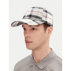 Czapka z daszkiem Barbour. Brązowe czapki z daszkiem Barbour, bez wzorów. Za 149.99 zł.
