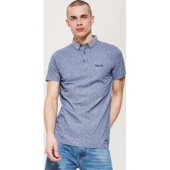 Koszulka polo z kontrastowym kołnierzykiem - Granatowy. Koszulki polo sportowe marki House. W wyprzedaży za 39.99 zł.