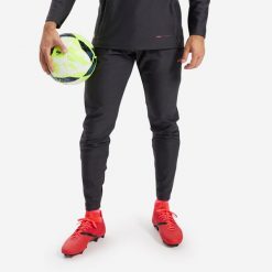 Spodnie do piłki nożnej Kipsta Viralto Solo. Czarne spodnie materiałowe KIPSTA, na co dzień, m, bez wzorów, z dresówki, sportowe. W wyprzedaży za 59.99 zł.