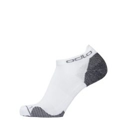 Skarpety do biegania dla dorosłych Odlo Socks short Ceramicool RUN. Białe skarpety ODLO, bez wzorów. Za 67.68 zł.