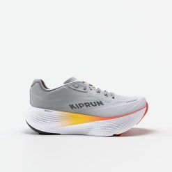 Buty do biegania męskie Kiprun Kipride Max. Brązowe buty do biegania KIPRUN, bez wzorów, bez zapięcia, do biegania. Za 599.99 zł.