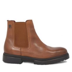 Sztyblety Tommy Hilfiger. Brązowe sztyblety Tommy Hilfiger, bez wzorów, bez obcasa, bez zapięcia. Za 899.99 zł.