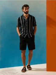 Wiskozowa koszula w paski - czarny. Czarne koszule Sinsay, l, bez wzorów, z wiskozy, bez kołnierzyka, bez ramiączek. Za 39.99 zł.