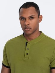 Męska koszulka polo bez kołnierzyka - oliwkowa V6 OM-TSCT-0156 - XXL. Zielone koszulki polo sportowe Ombre Clothing, l, bez wzorów, z bawełny, bez kołnierzyka, bez ramiączek. W wyprzedaży za 39.99 zł.