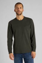 LEE LS POCKET TEE MĘSKI LONGSLEEVE REGULAR FIT SERPICO GREEN L64QSWOJ 112115884. Zielone bluzki z długim rękawem Lee, l, bez wzorów, bez kołnierzyka, bez ramiączek. Za 109.99 zł.