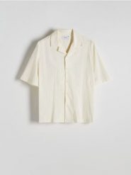Bawełniana koszula comfort fit - złamana biel. Koszule Reserved, l, bez wzorów, z bawełny, bez kołnierzyka, bez ramiączek. W wyprzedaży za 79.99 zł.