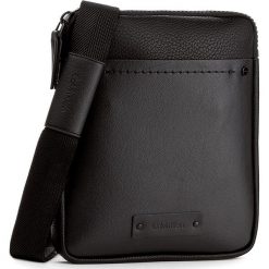 Saszetka CALVIN KLEIN BLACK LABEL - Joah Flat Crossover K50K502869 011. Saszetki i nerki marki Calvin Klein Black Label. W wyprzedaży za 279.00 zł.