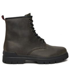 Kozaki HUGO. Szare kozaki Hugo, bez wzorów, bez obcasa, bez zapięcia. Za 1,149.00 zł.