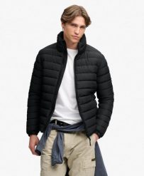 Superdry Kurtka Fuji Midweight Padded – slim, ocieplana, jet black. Czarne kurtki Superdry, m, z aplikacjami, z materiału, bez kaptura. Za 600.30 zł.