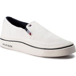 Tenisówki TOMMY HILFIGER - Lightweight Slip On Sneaker FM0FM02060 Whisper White 121. Trampki marki Tommy Hilfiger. W wyprzedaży za 299.00 zł.
