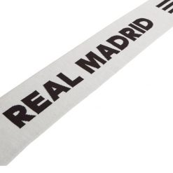 Szalik Real Madrid Home. Białe szaliki Adidas, bez wzorów. W wyprzedaży za 114.68 zł.