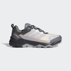 Buty na piesze wycieczki Terrex Skychaser Ax5. Białe buty turystyczne Adidas, bez wzorów, z tkaniny, bez zapięcia, trekkingowe. Za 439.00 zł.