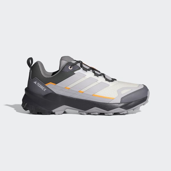 Buty na piesze wycieczki Terrex Skychaser Ax5. Białe buty turystyczne Adidas, bez wzorów, z tkaniny, bez zapięcia, trekkingowe. Za 439.00 zł.