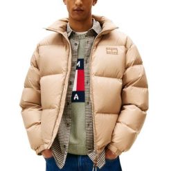 Kurtka TOMMY JEANS TJM ALASKA DOWN PUFFER E Brązowy. Brązowe kurtki Tommy Hilfiger, bez wzorów, z jeansu, bez kaptura. Za 1,211.05 zł.