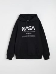 Bluza hoodie z nadrukiem NASA - czarny. Czarne bluzy bez kaptura Sinsay, l, bez wzorów, bez kaptura. Za 69.99 zł.