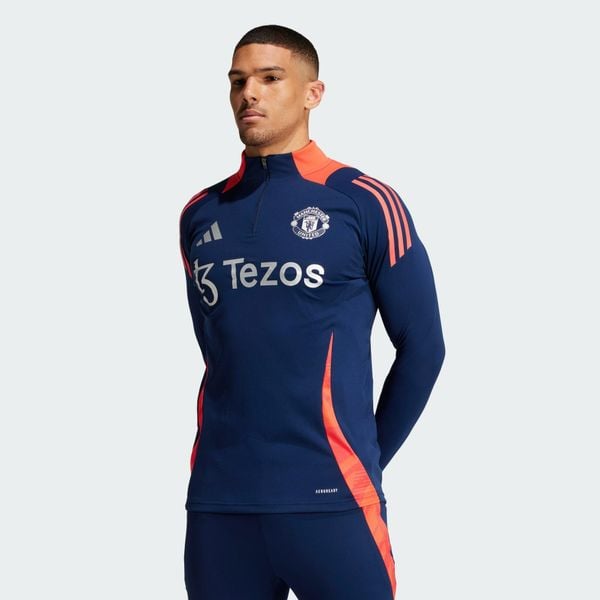 Bluza Manchester United Tiro 24 Training. Czerwone bluzy Adidas, m, bez wzorów, z materiału, bez kaptura. W wyprzedaży za 281.50 zł.