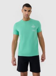 4F T-shirt regular z nadrukiem męski - zielony S. Zielone t-shirty 4F, m, bez wzorów, z bawełny, bez kołnierzyka, bez ramiączek. W wyprzedaży za 49.99 zł.