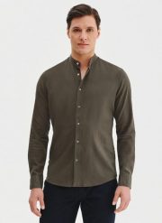 PAKO LORENTE – Lniana zielona koszula męska ze stójką. Zielone koszule Pako Lorente, l, bez wzorów, ze lnu, bez kołnierzyka, bez ramiączek. Za 149.99 zł.