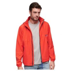 Kurtka Superdry Czerwona Wiatrówka. Czerwone kurtki Superdry, m, bez wzorów, z materiału, z kapturem. Za 321.30 zł.