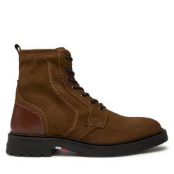Kozaki Tommy Hilfiger. Brązowe kozaki Tommy Hilfiger, bez wzorów, bez obcasa, bez zapięcia. Za 749.99 zł.