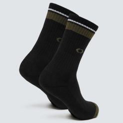 Skarpetki turystyczne długie unisex Oakley Essential Socks 3 pary. Czarne skarpety Oakley, bez wzorów. Za 58.99 zł.