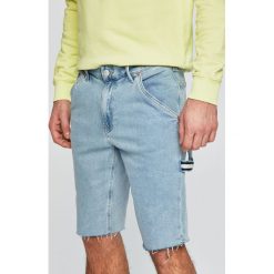 Tommy Jeans - Szorty. Szorty Tommy Jeans. W wyprzedaży za 319.90 zł.