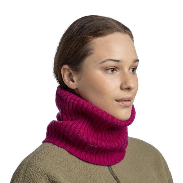 Komin z wełny merino Knitted Norval. Czerwone szaliki Buff, bez wzorów, z materiału. Za 225.00 zł.