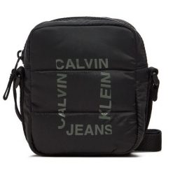 Saszetka Calvin Klein Jeans. Czarne torby na ramię Calvin Klein Jeans, bez wzorów, z jeansu, bez dodatków. Za 159.99 zł.