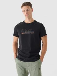 4F T-shirt regular z nadrukiem męski - czarny S. Czarne t-shirty 4F, m, bez wzorów, z bawełny, bez kołnierzyka, bez ramiączek. W wyprzedaży za 39.99 zł.