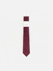 Wzorzysty krawat - bordowy. Czerwone krawaty i muchy Reserved, bez wzorów. Za 59.99 zł.
