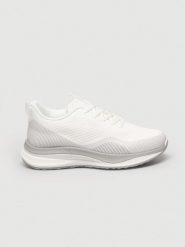 Sneakersy męskie białe TT174252 101. Białe buty sportowe casual BIG STAR, bez wzorów, z dresówki, z okrągłym noskiem, bez zapięcia. Za 189.99 zł.