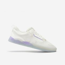 Buty na deskorolkę Crush900 Joseph Garbaccio Pro biało-fioletowe. Białe buty do biegania Decathlon, bez wzorów, z kauczuku, bez zapięcia, do biegania. Za 299.99 zł.