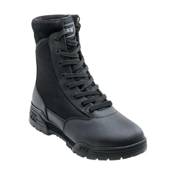 Męskie Klasyczne Buty Ze Skóry Licowej. Czarne buty turystyczne MAGNUM, bez wzorów, z gumy, z okrągłym noskiem, bez obcasa, na obcasie, bez zapięcia. Za 368.65 zł.
